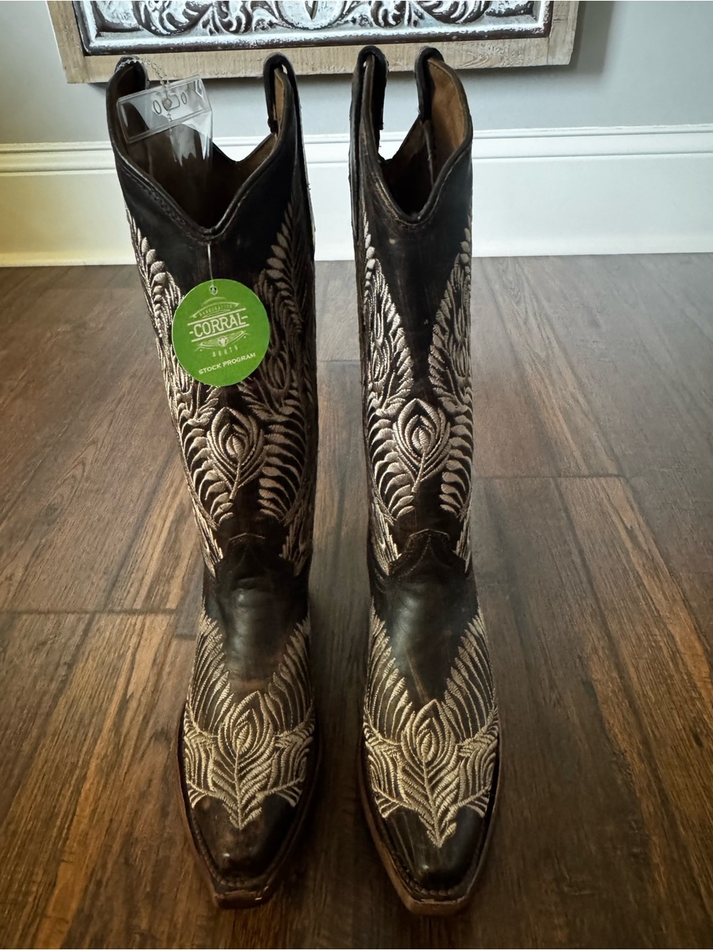 CIRCLE G WOMEN'S FEATHER EMBROIDERY WESTERN BOOTS - SNIP TOE